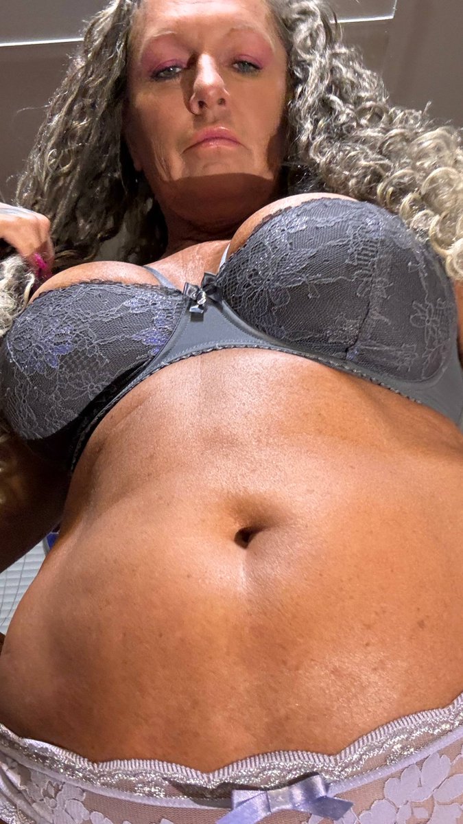Halilanakcwtyj's tweet photo. would you spread or close em? https://t.co/WE5kcjIbBC