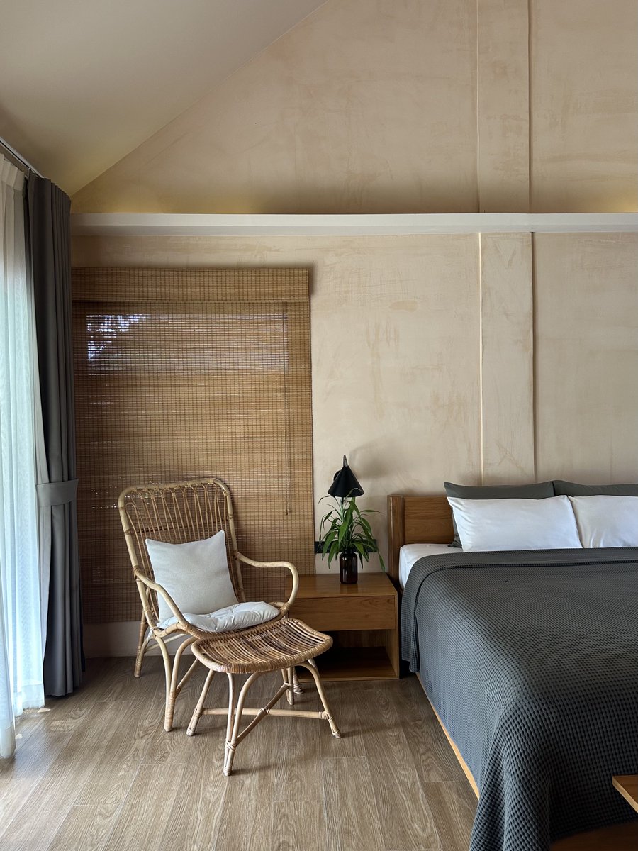jay_thvnkrn's tweet photo. อยากแนะนำรีสอร์ต The Life Garden Boutique Farm-stay 🍃 จังหวัด เพรชบุรี

ฟาร์มสเตย์ รีสอร์ต ที่ให้ความสงบ ร่มรื่น 
เหมาะกับการ recharging พลังงาน 🥰

ภายในพื้นที่รีสอร์ตสระว่ายน้ำ คาเฟ่ และฟาร์มเลี้ยงสัตว์ เช่น ไก่ไข่ กระต่าย แพะ ปลา

จริงๆ มีรูปมากกว่านี้ ไว้จะลงในเธรดต่อครับ https://t.co/aVzwuamzPw