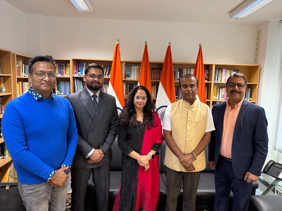 udbhavgwl's tweet photo. A PROUD &amp; MEMORABLE MOMENT FOR UDBHAV Team Udbhav had the privilege of meeting H.E. Mr.
Shatrughna Sinha, Consul General of India in Munich,@cgmunich 
The Udbhav team included Mr. Akshat Tomar, Ms. Vani Madhav, Mr. Aditya Singh Tomar .
#indiainmunich #indogerman #culture https://t.co/XTVrizZykt