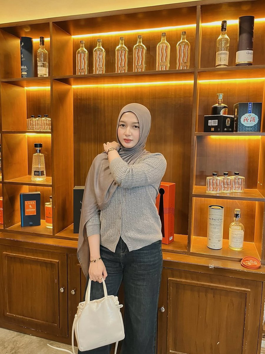michaeljburke3's tweet photo. ready open bo vcs batam tapi aku chubby ada ga ya
#bobatam  #openbobatam #availbatam #availvcs https://t.co/GCusRoc7pJ