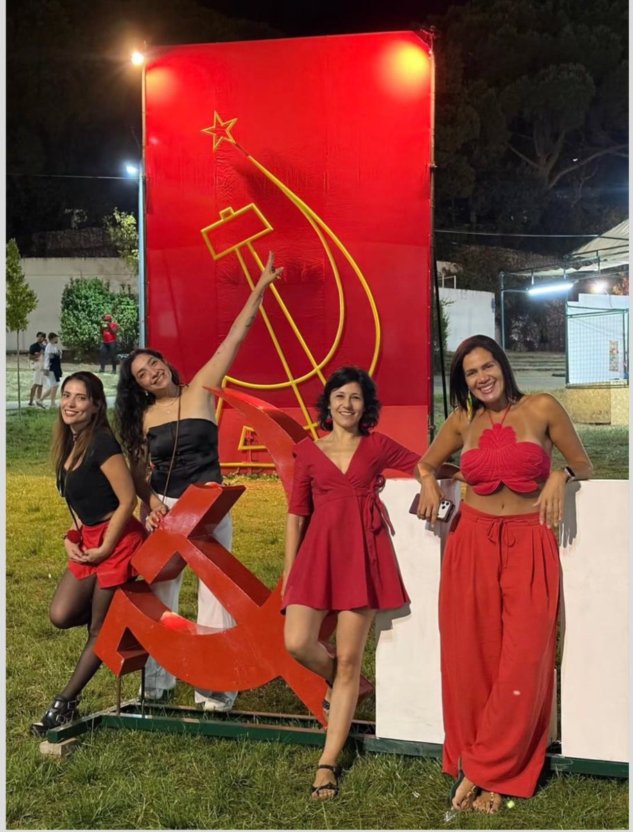 VicenteLopez007's tweet photo. Mujeres comunistas de Brasil. https://t.co/IbOFwNQ4dn