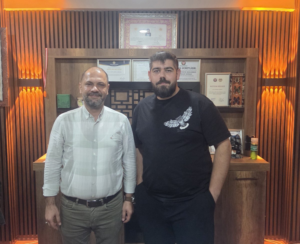 Sadik_Sabuncu's tweet photo. Kıymetli Kardeşimiz, Avukat Mücahid Çakmak'ı   ofisinde ziyaret ederek güzel ve samimi bir sohbet gerçekleştirdik.
Ziyaretimiz vesilesiyle Cumhurbaşkanımız Sayın Recep Tayyip Erdoğan’ın selamlarını da kendisine ilettik.
Nazik ev sahipliği ve hoş sohbeti için kendisine teşekkür ediyor, çalışmalarında başarılar ve kolaylıklar diliyorum.

#AKParti #Adana #Seyhan #Çukurova #Ziyaret

@rterdogan 
@omercelik01 @MahinurOzdemir
@ahmetbuyukgumus @acarfaruka @drbetulsayan @yahyacelik 
@mehmeteminoz @avmustafaozkan @sunaykaramik  @abdullahdogru @farukaytek