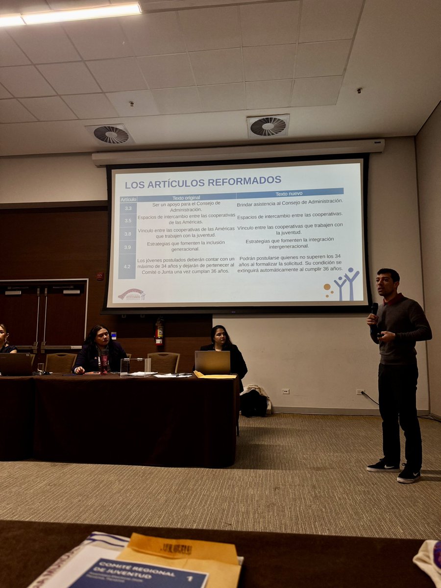 crjcoop's tweet photo. En el marco de la Conferencia Mundial de la @icacoop, en Panamá, se desarrolló la Asamblea Regional de Juventud de @CoopAmericas,  un espacio en donde se compartió el informe de la Junta Directiva, la reforma del Reglamento y se eligió a la nueva Junta Directiva. 🌎 https://t.co/WzWgbwWRgj