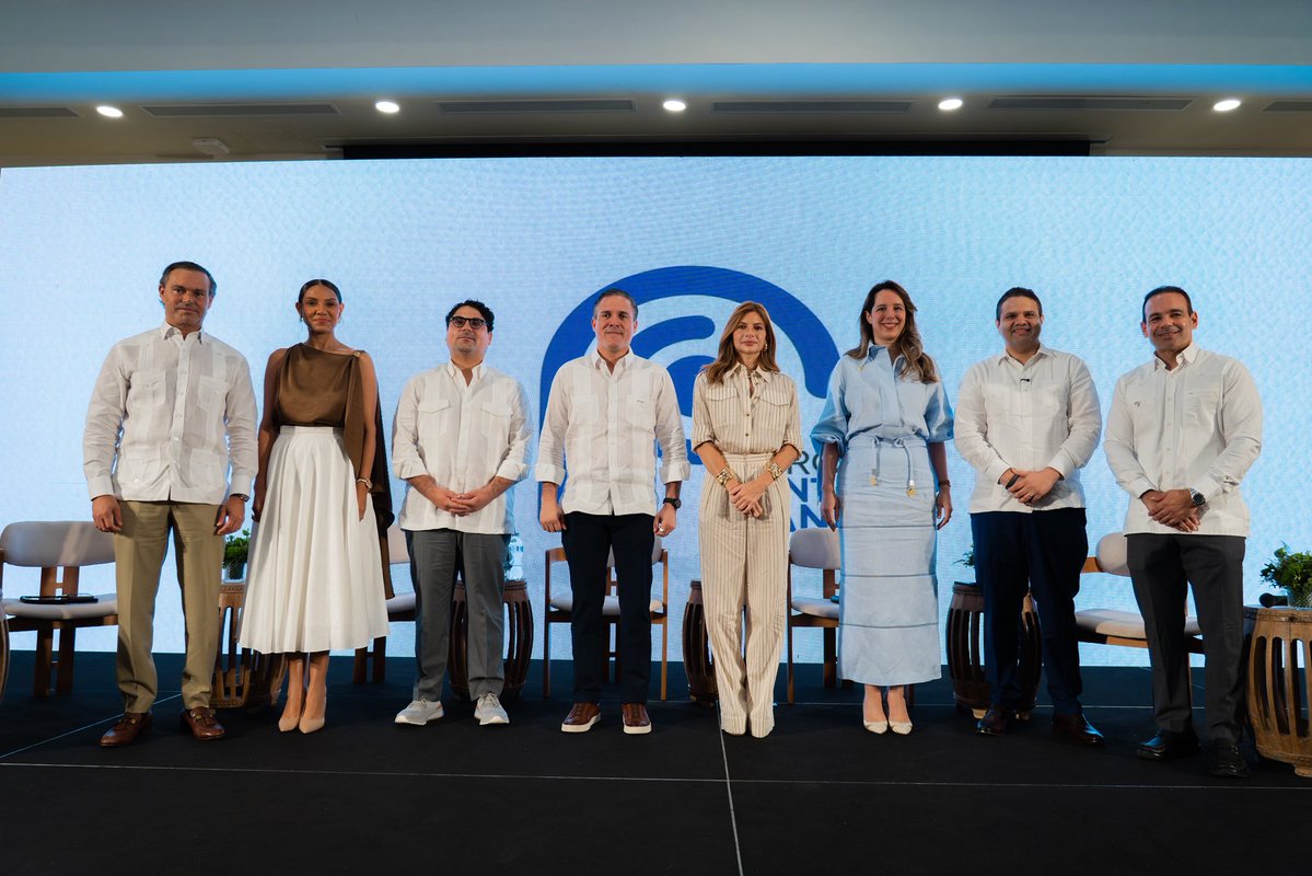 mivedrd's tweet photo. Nuestro ministro @jeanluisrj participó en el panel “Infraestructura e inversión: motores del desarrollo económico dominicano” en el marco del 1er. Foro Punta Cana organizado por @galamediag . 🇩🇴🏗️ (1/2) https://t.co/nJOMYDHIJo