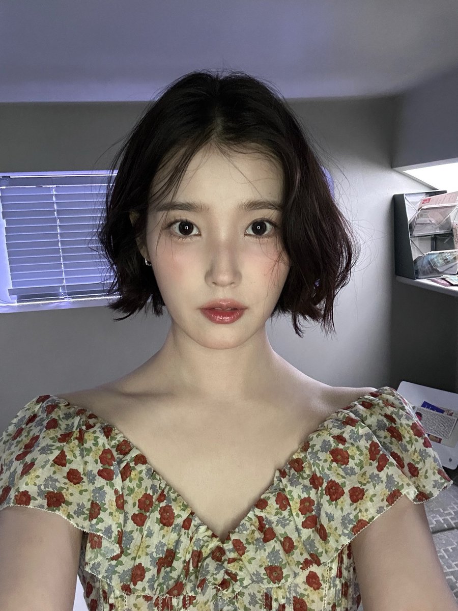 moohe_iu's tweet photo. is she a goddess or what https://t.co/rRgedALPqb