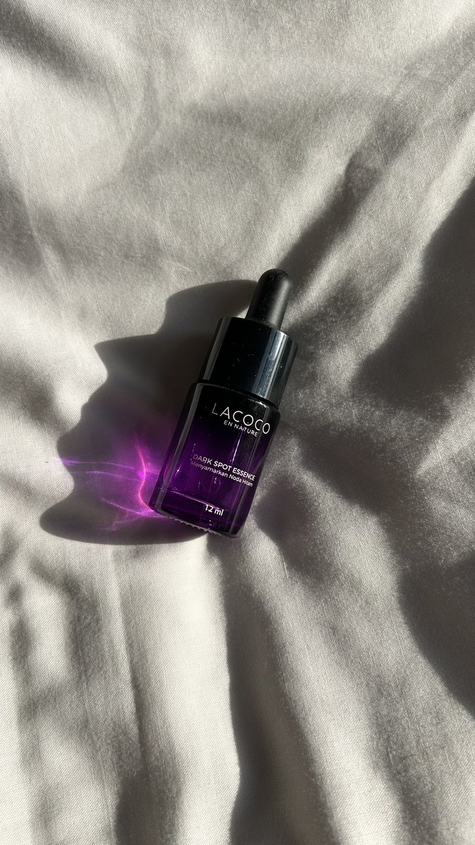 farisabila_'s tweet photo. Pernah menjadi pejuang bekas jerawat dan saat ini kembali menjadi pejuang jerawat. Aku ngga bosen-bosen untuk merekomendasikan si ungu yang satu ini buat bantu nyamarin dark spot di wajah. 🫐

Lacoco Dark Spot Essence Serum.

Inget, pakeknya pas malam hari ya!￼ https://t.co/Y5UKEOcVbv