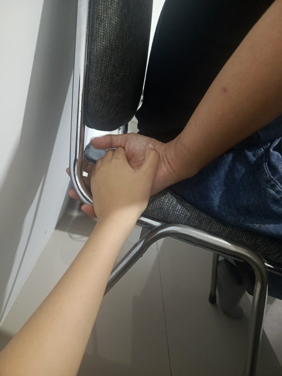 analoguebeiges's tweet photo. dulu aku blg kalo aku punya pacar akan aku sebarkan ke seluruh bumi kalo aku punya pacar wkwkwk

seneng sekaliii punyaaaa bf spt belio iniii https://t.co/trQhvY9yvX