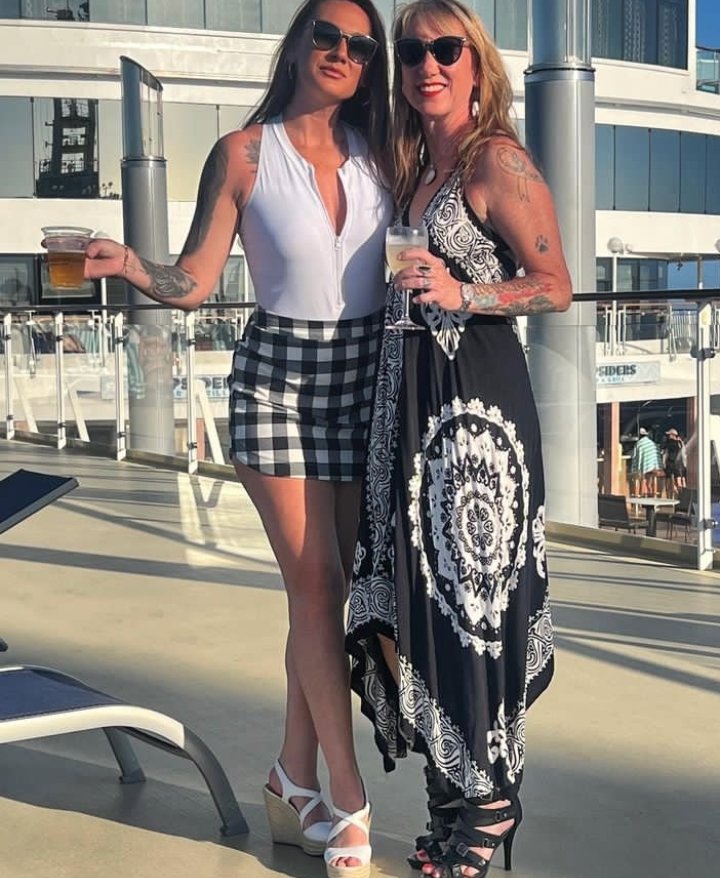 Melody463621's tweet photo. I need a 6 month vacation twice a year . just saying.#vacation #Amazingtime #dressedup #thatbeerbellygirl #travelling #travel https://t.co/oAFC17Eo5e