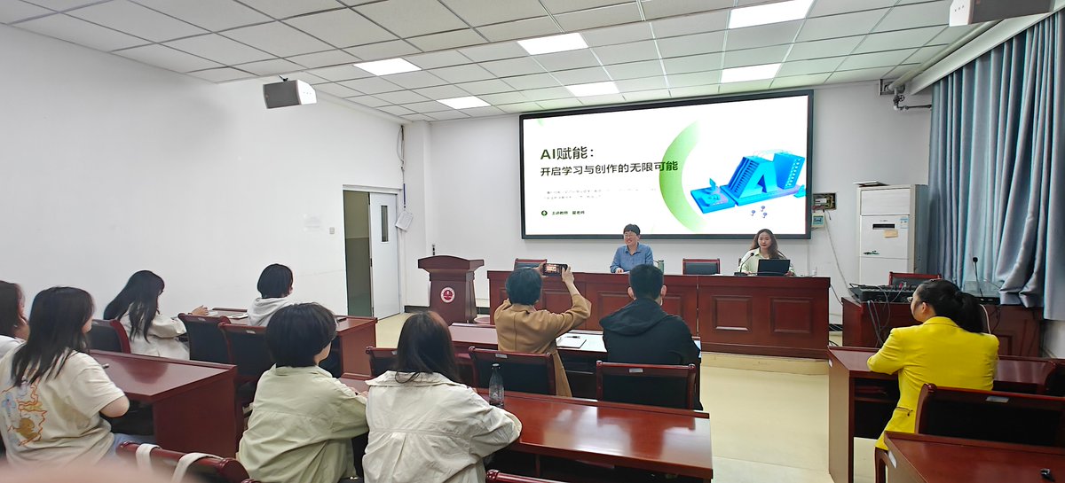 javiithaV's tweet photo. Just wrapped up an inspiring workshop on digital marketing analytics! Learned actionable tricks to boost campaign ROI from industry pros. Grateful for all the great insights and connections today!  #MarketingTraining #DigitalSkills https://t.co/MUnYJ5Oa6f