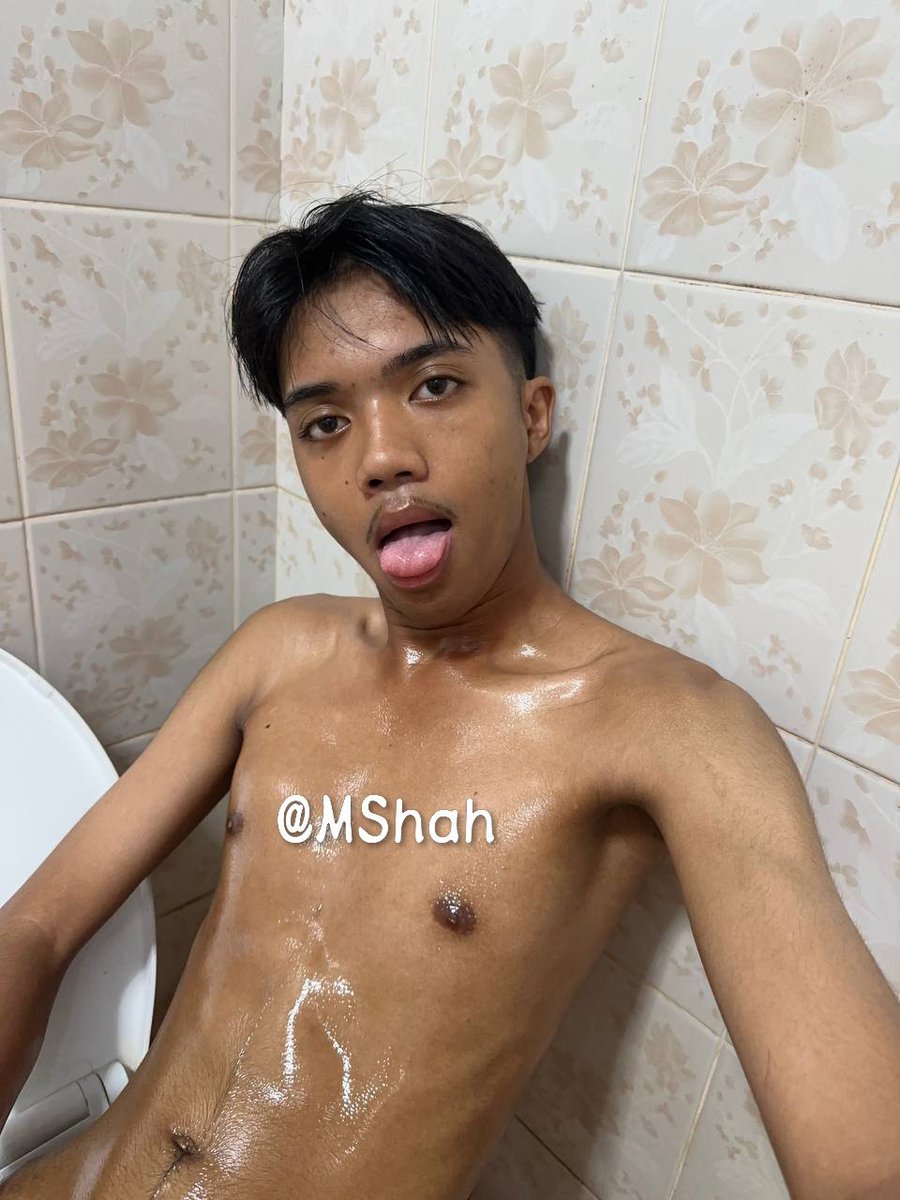 Mastershah_'s tweet photo. Cakep sial anjing binal lontey ini. Kontol nya gede dan panjang jir. Udah hk punya harga diri  dan rasa malu. Hobi nya suka gooning n exhib. Enak gk goon tolol ini. 🐕‍🦺🐕‍🦺🐕‍🦺 https://t.co/kEMPEHut7d