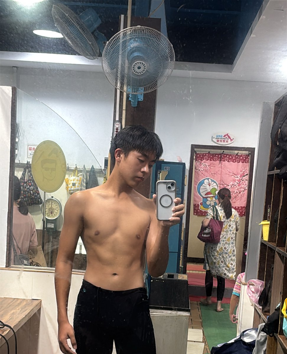 jiehongLin's tweet photo. 超無聊 健身是我的愛好 https://t.co/J2UL9kzLP7