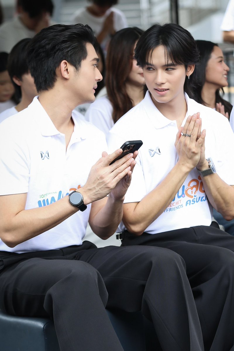 flukefanbase's tweet photo. อะไรในมือถือ จะน่าสนใจเท่าคนข้างๆได้ไงล่ะเนาะ เข้าใจทุกอย่าง

 My Secret Boyfriends Worship
#บวงสรวงแฟนลับครับผม
#JuniorFluke
#FlukePongsapat
#Kajbhunditt https://t.co/hZ2P0h8K47