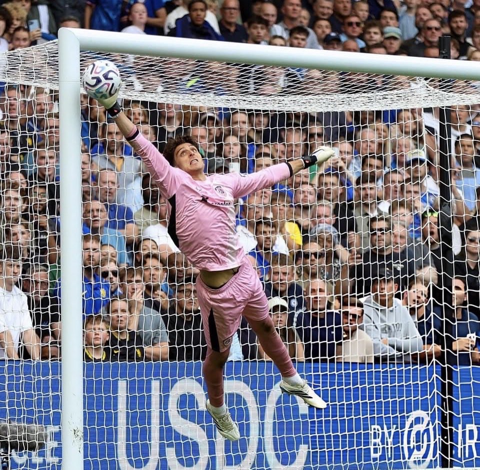 SColrein77's tweet photo. What a great save, what a great picture #hcafc https://t.co/itBMOuKCPK