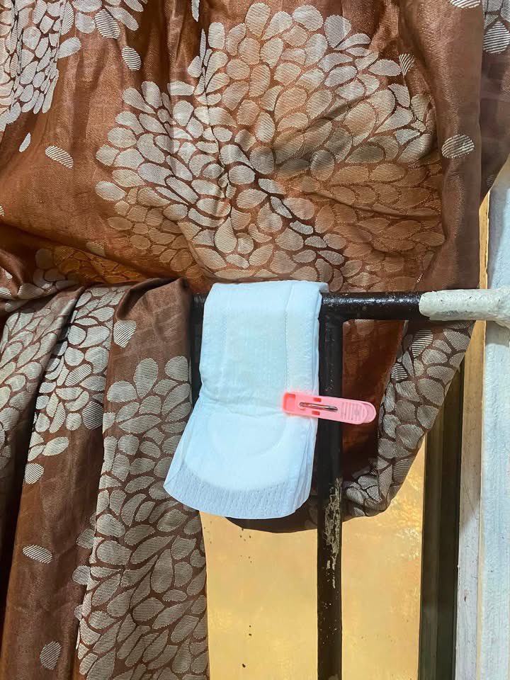 iamzioraa's tweet photo. My neighbor wash and reuse her sanitary pads, i’m traumatized right now, saw this on her window. She said it helps her save cost. 

I just hope she won’t see this. https://t.co/LDiDCBIezD