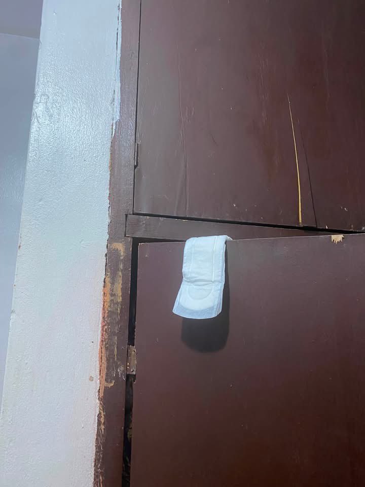 iamzioraa's tweet photo. My neighbor wash and reuse her sanitary pads, i’m traumatized right now, saw this on her window. She said it helps her save cost. 

I just hope she won’t see this. https://t.co/LDiDCBIezD
