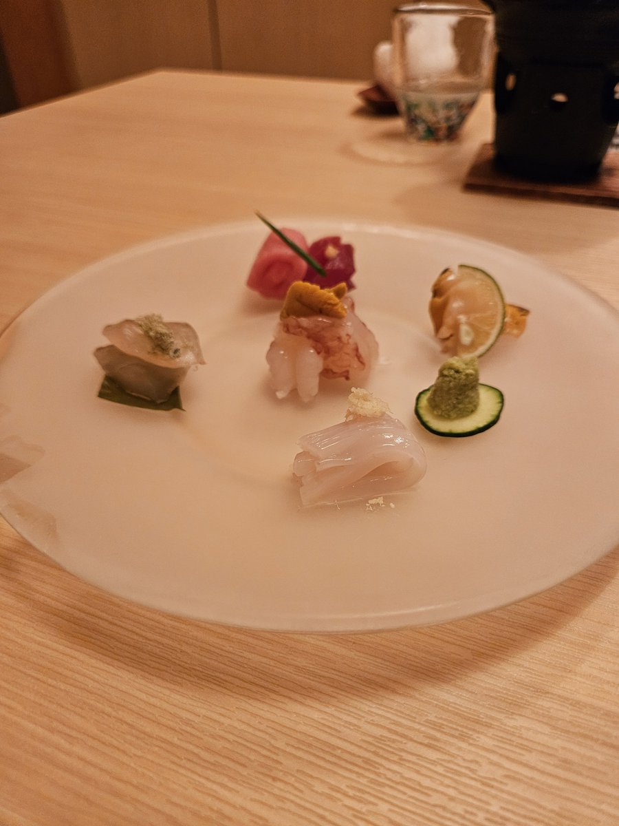 yanikasu_44's tweet photo. ニキがわざわざ関東から遊びに来てくれていっぱい遊んでもらったしいっぱいご馳走してもらった😭✨
初めて行くお店ばっかりで終始挙動不審になっちゃったけどすんごい楽しかった🫶🏻︎💕✨️
人生初酔っぱらいになって面倒みさせてしまったｺﾞﾒﾝ💦
たくさんありがとぉ！
次はワイが会いに行く✨ https://t.co/GjamS23fo2