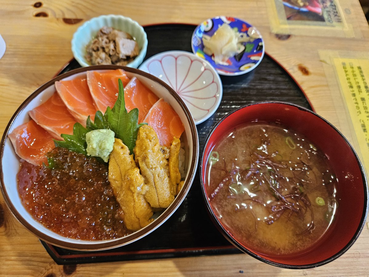 yanikasu_44's tweet photo. ニキがわざわざ関東から遊びに来てくれていっぱい遊んでもらったしいっぱいご馳走してもらった😭✨
初めて行くお店ばっかりで終始挙動不審になっちゃったけどすんごい楽しかった🫶🏻︎💕✨️
人生初酔っぱらいになって面倒みさせてしまったｺﾞﾒﾝ💦
たくさんありがとぉ！
次はワイが会いに行く✨ https://t.co/GjamS23fo2