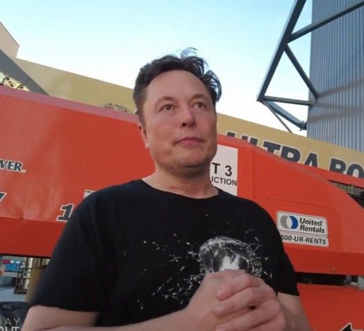 DAVID_REG_ALVES's tweet photo. Be honest.
Public opinion is shifting against Elon in some circles. Are you still with him?

A. Yes
B. No https://t.co/MY1G0eyvNm