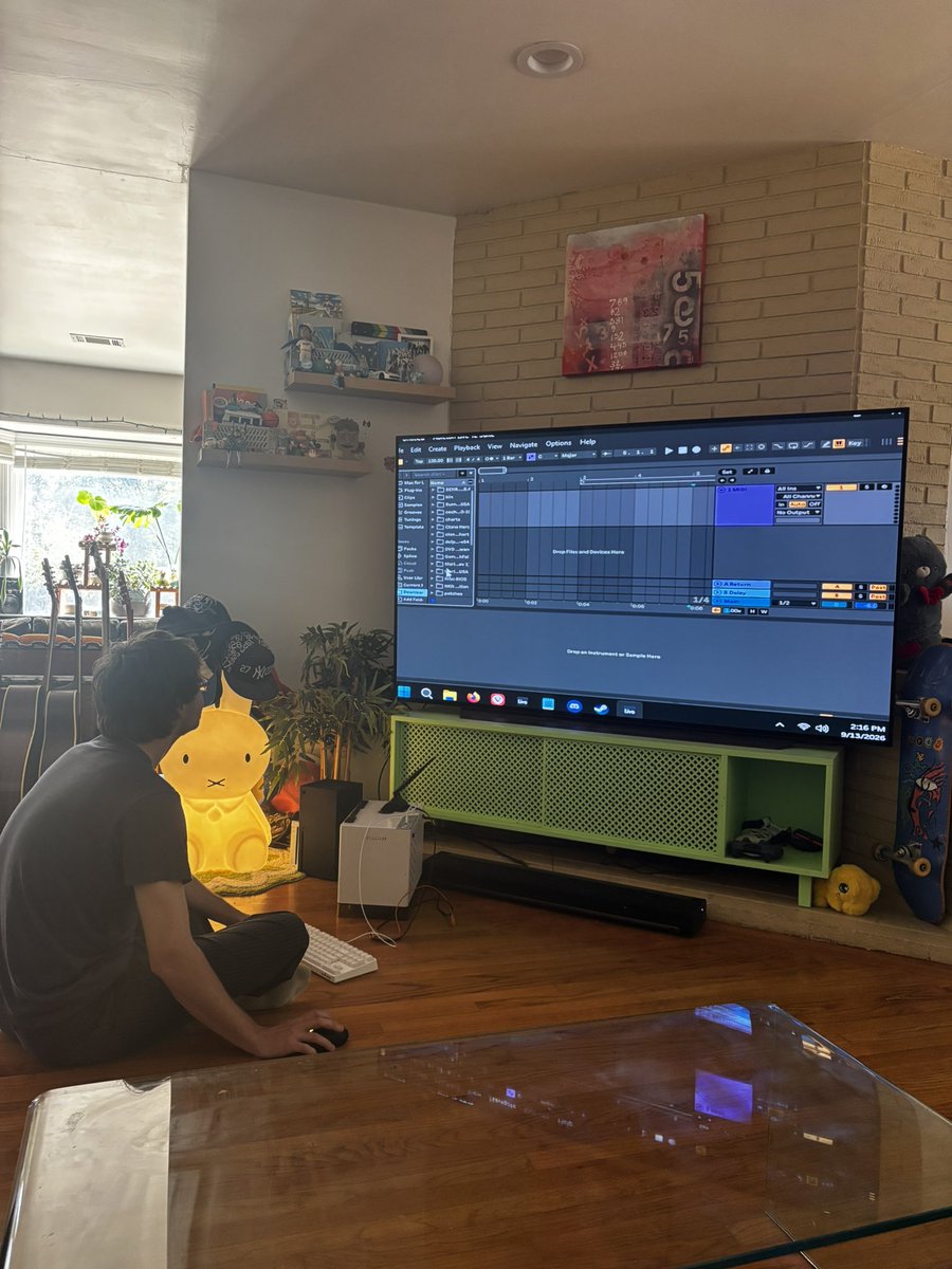 torrmusic's tweet photo. there’s no way this is how @tsubiclub produces https://t.co/pNFUqxOrfh