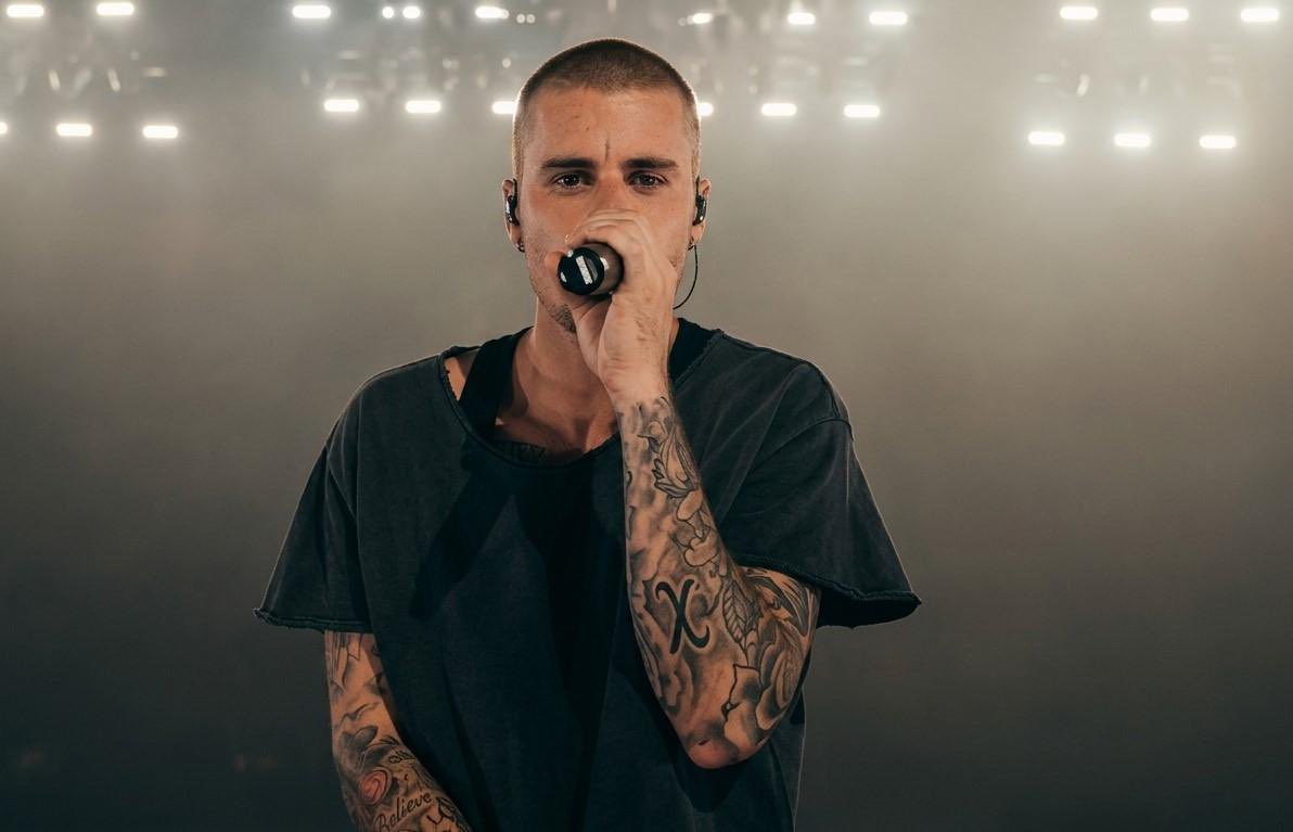 jbieberbrss's tweet photo. 🚨 JUSTIN BIEBER NO SUPER BOWL?

Segundo o TMZ, Justin Bieber e Harry Styles estão entre os principais nomes da lista de desejos da Roc Nation para o show do intervalo do Super Bowl de 2027.

De acordo com fontes ouvidas pelo veículo, os dois artistas ainda não foram procurados oficialmente e, caso sejam convidados, ambos estariam pouco propensos a aceitar o convite.