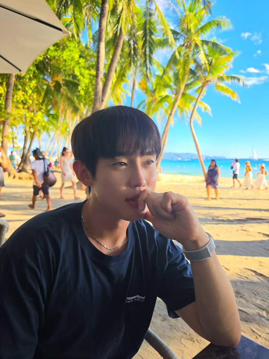 billi39558's tweet photo. 너무 외로워요 https://t.co/TLQ4MbB1t9
