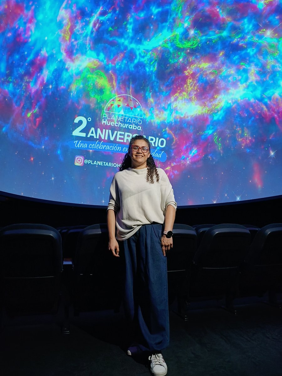 AURAinChile's tweet photo. ✨La Dra. Fernanda Urrutia, astrofísica y Coordinadora de Educación del @VRubinObs NSF-DOE, dio una charla en el Planetario Huechuraba. Presentó cómo funciona y observa el telescopio astronómico con la cámara digital más grande del mundo y que está en Chile.🔭 https://t.co/jozO0gmaAj
