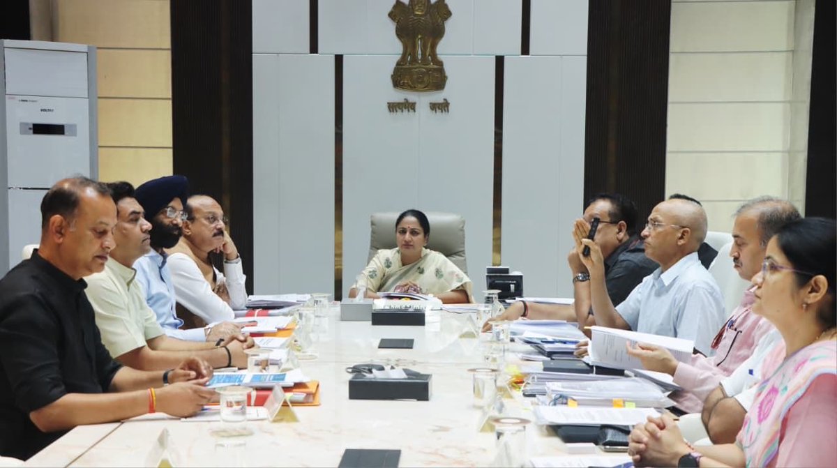 CMODelhi's tweet photo. Delhi’s ASHA workers are a trusted helping hand for mothers, children and families across the city.

Recognising their service, Delhi Cabinet under the leadership of Chief Minister Smt. Rekha Gupta has doubled the fixed monthly incentive for 6,725 ASHA workers from ₹3,000 to ₹6,000. 

All other incentives will continue as before.

#ViksitDelhi