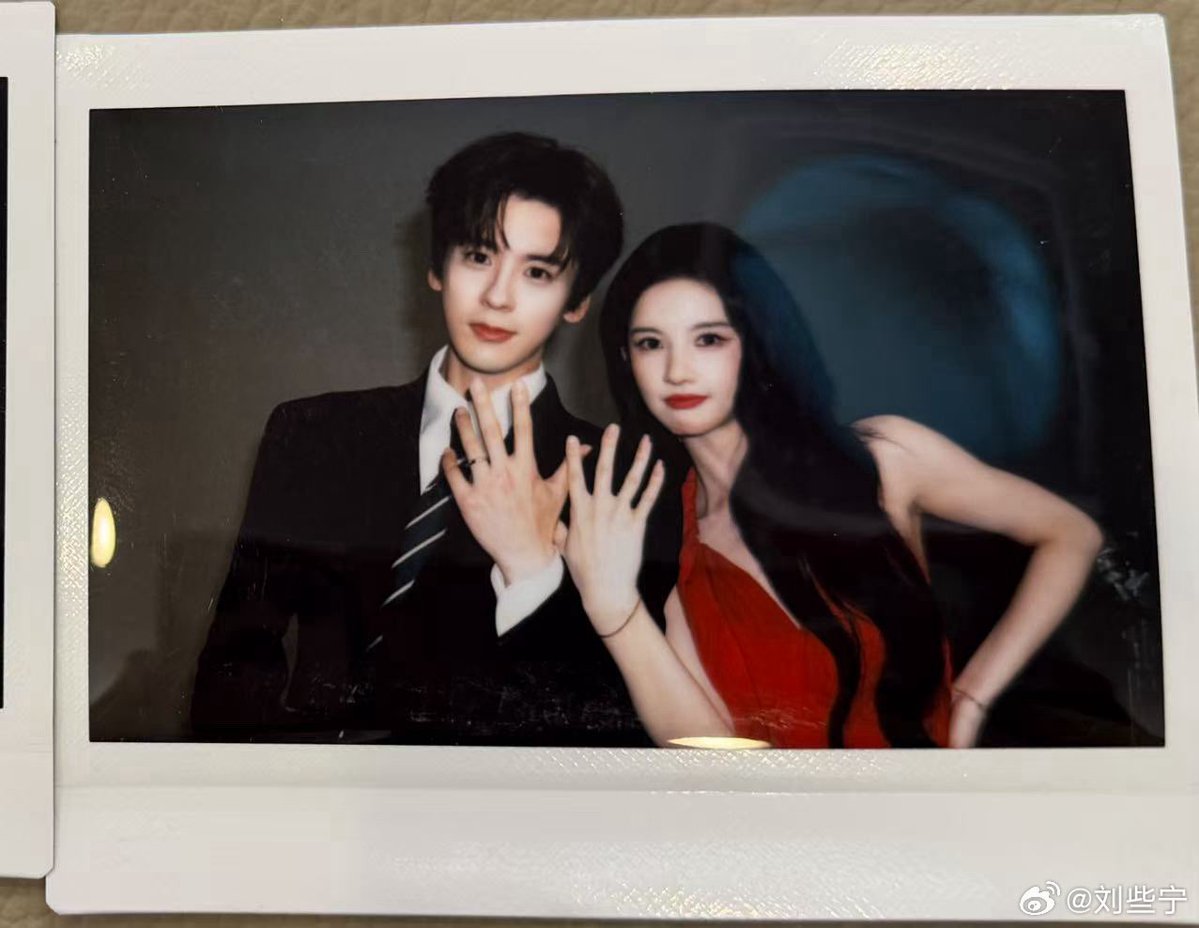 Iiuxiening's tweet photo. my family 🏡 

#BlossomThroughTheCloud https://t.co/JmoTWEHg9z