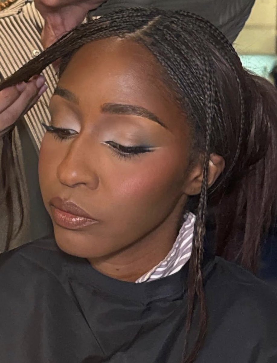 carmygf's tweet photo. Princess of perfect makeup https://t.co/009mwx3Fjh