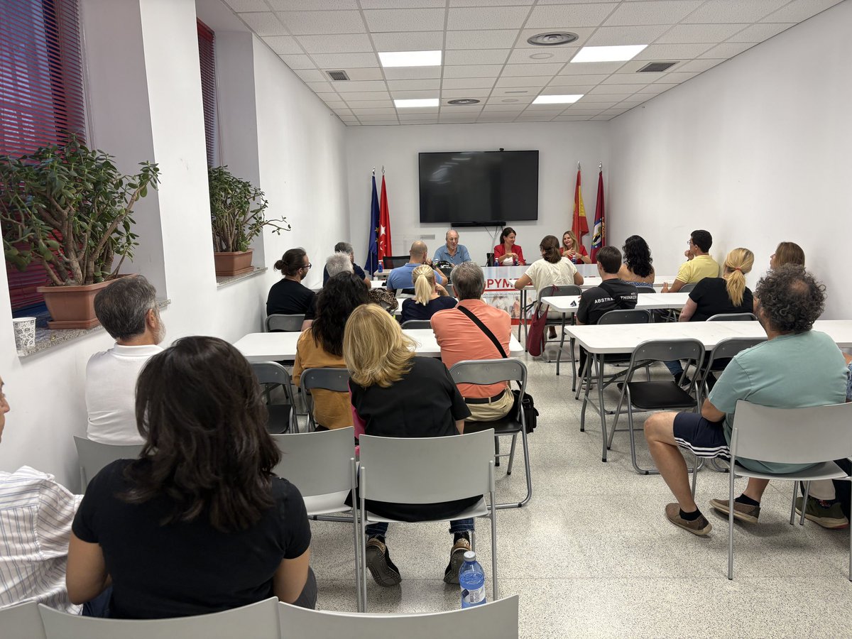 copyme_'s tweet photo. Marta Nieto, directora general de Comercio @ComunidadMadrid , Salvador Bellido y Lorena Gil, de COPYME, se reúnen con comerciantes afectados por las obras de la línea 11 del Metro 
https://t.co/bNcyPDapfd https://t.co/6nZLeuaxBm