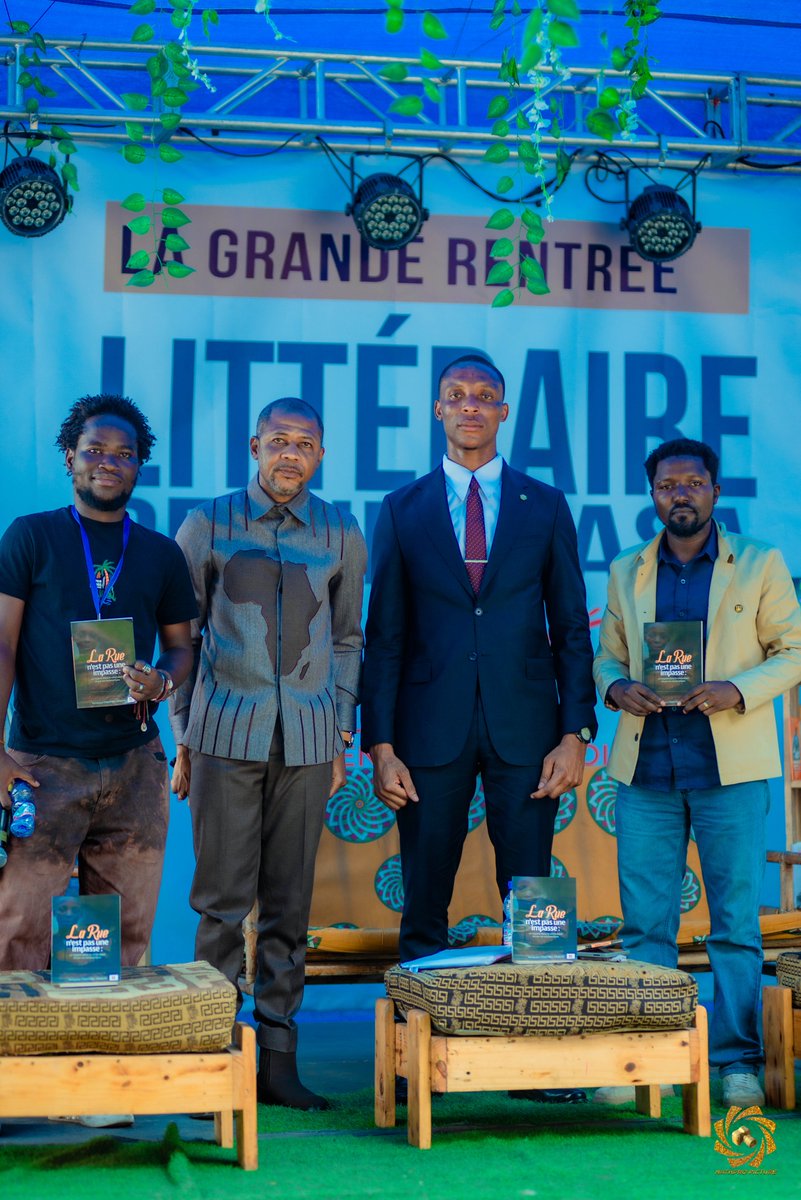 mitovu's tweet photo. Le weekend dernier, au centre W. Bruxelles, j'étais à la cérémonie d présentation et vernissage du roman autobiographique de Vainqueur A.M. Préfacier, j'avais le devoir d'élucider le parcours de l'oeuvre et présenter l'auteur. #La rue n'est pas une impasse... https://t.co/UKbZpUYkcP