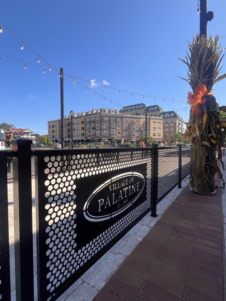 PalatineIL's tweet photo. On 9/12, the Beautification Commission held its annual Fall Decorating Event. 38 volunteers from Palatine &amp; Fremd installed cornstalks on poles in downtown Palatine to set the festive mood for fall. Thank you volunteers, Commissioners, &amp; PW Forestry Division for your hard work! https://t.co/4Fjxgd6WYB
