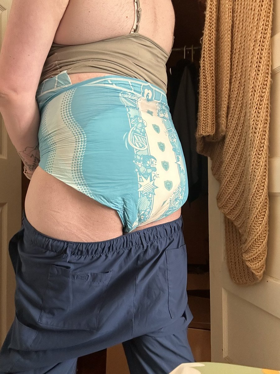 MsArborist's tweet photo. @OneLittleStoner Gonna add my own to the mix 🙈🥰 thankfully you don’t see an out line of a cage cuz unlike my pubby above Momma’s can have all the fun they want 😋 #MommaNpubby #mdlb #abdl https://t.co/7vxbIC88OX