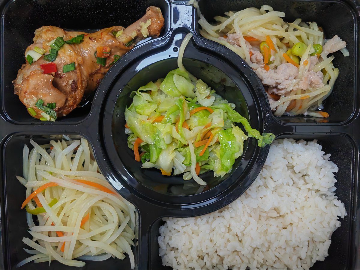 flytb235840's tweet photo. [Used to grab takeout every workday. Now I meal prep on Sundays and save money + eat way fresher! Small change, big mood boost ]， https://t.co/rmWdSnzlDD