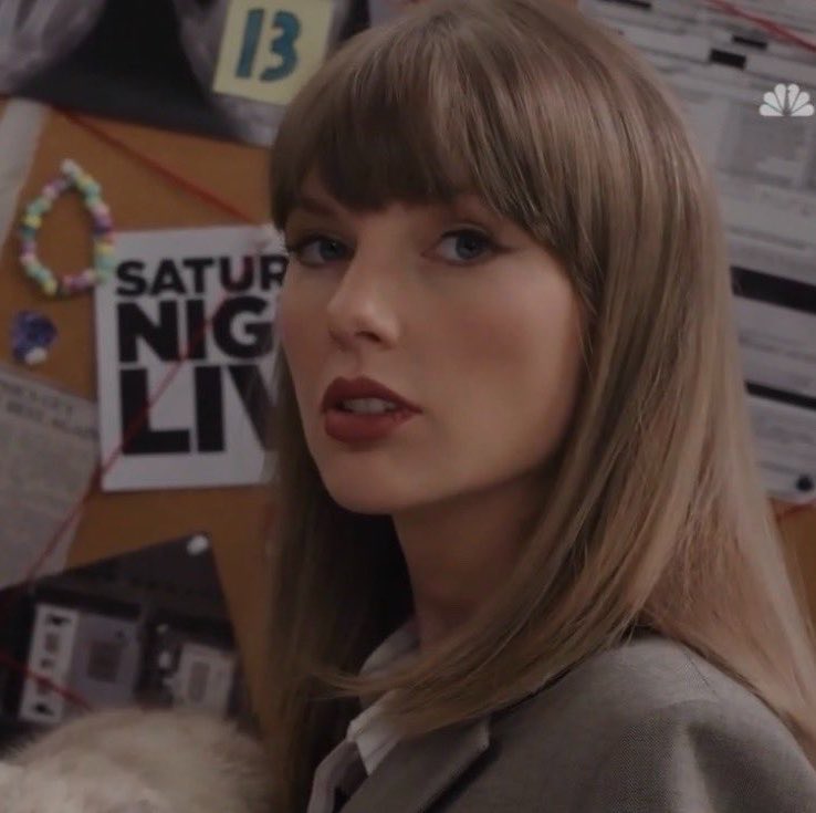 tswifterastour's tweet photo. 🚨| Emmys producers reveal that the cryptic easter eggs Taylor Swift left during her Emmys appearance are definitely real!

"She had some thoughts, and we worked that in. The Easter Eggs, she wanted them to be really official" https://t.co/VO2biqYj56