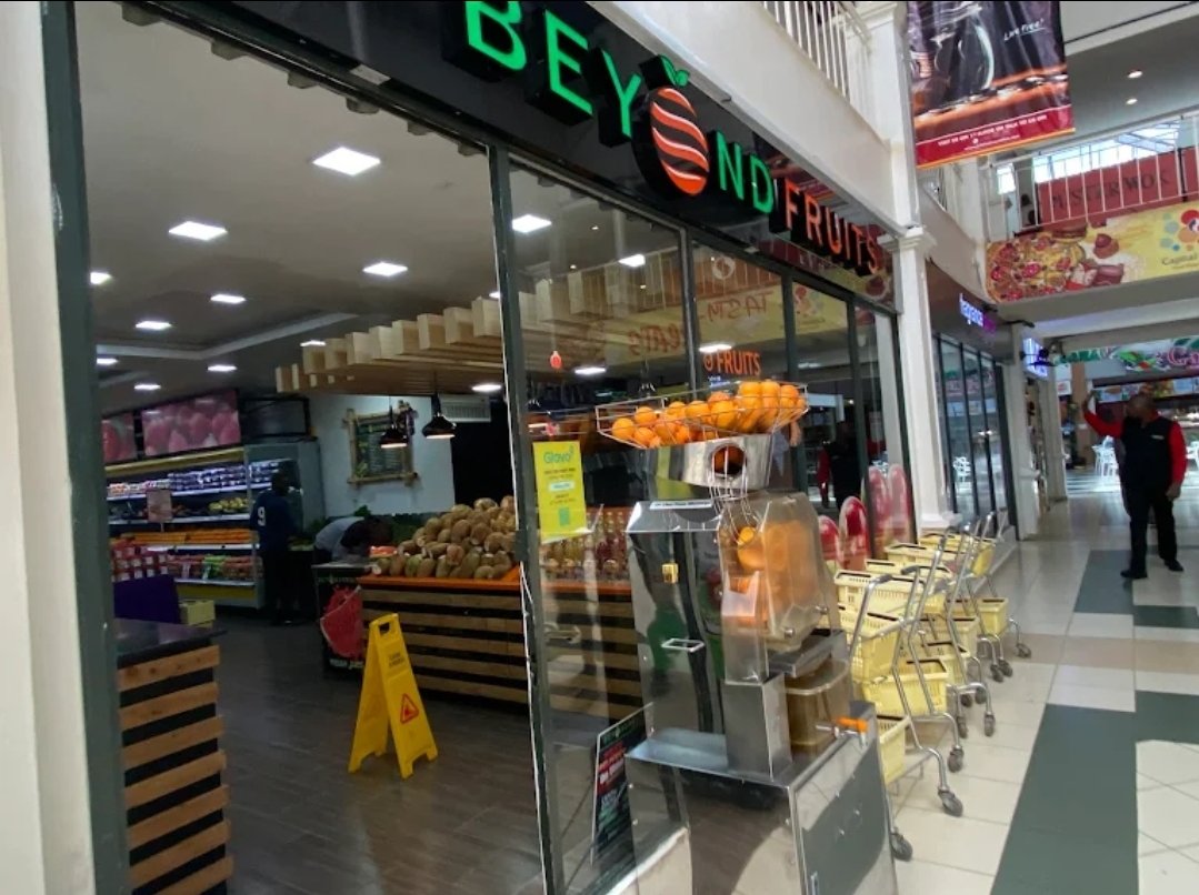 BoardLotSultan's tweet photo. Fruit and Juice [also called Beyond Fruits] has had an advanced facilicity at Limuru for this since early 90s.

-They supplied Nakumatt, Tuskys, naivas etc and still supply till today

-Today they have their own branded outlets called beyond fruits shops 30+ outlets

-They focus on logistics and proper sourcing & distribution across Kenya. They do very little farming mostly of mushrooms and herbs at Ndeiya

-They also import oranges, mangoes, kiwis, berries, and other exotic fruits and have an elaborate cold chain

-Twiga did not get to this scale in volume and throughput

-In 2020, the Entire Fruit and Juici operation was valued at Kes. 1 billion. A PE called Barak was looking at putting in Capital

So Fruiti and Juici, highly profitable and efficient with a visible business model is worth 1 billion. Twiga spent kes. 25 billion trying to become Fruit and Juici. They should have just spent 5billipn to buy off Fruot and Juice and keep Change.  Call Paresh  Shah for a chat
