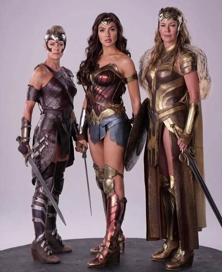 Toddjasontodd4's tweet photo. "Zack Snyder No sabe como tratar como crear personajes femeninos sin que hayan sufrido alguna agresión masculina"

Snyder creando arcos de redención y venganza con mujeres empoderadas desde siempre pero algunos prefieren no entender un guión básico y tirar hate para ser relevante https://t.co/LtQCFmqp7h