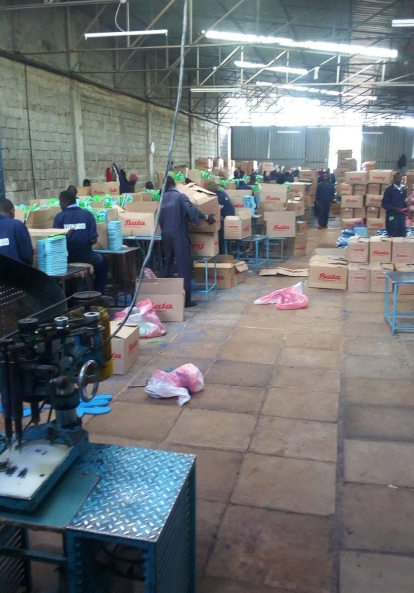 BoardLotSultan's tweet photo. Fruit and Juice [also called Beyond Fruits] has had an advanced facilicity at Limuru for this since early 90s.

-They supplied Nakumatt, Tuskys, naivas etc and still supply till today

-Today they have their own branded outlets called beyond fruits shops 30+ outlets

-They focus on logistics and proper sourcing & distribution across Kenya. They do very little farming mostly of mushrooms and herbs at Ndeiya

-They also import oranges, mangoes, kiwis, berries, and other exotic fruits and have an elaborate cold chain

-Twiga did not get to this scale in volume and throughput

-In 2020, the Entire Fruit and Juici operation was valued at Kes. 1 billion. A PE called Barak was looking at putting in Capital

So Fruiti and Juici, highly profitable and efficient with a visible business model is worth 1 billion. Twiga spent kes. 25 billion trying to become Fruit and Juici. They should have just spent 5billipn to buy off Fruot and Juice and keep Change.  Call Paresh  Shah for a chat