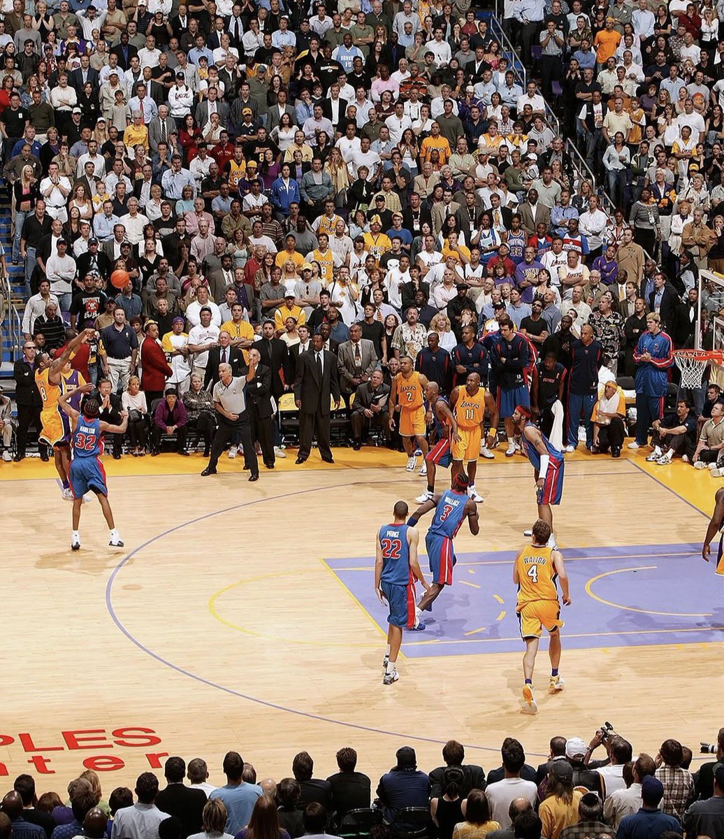 MambaArchives's tweet photo. THIS PHOTO IS SO COLD 🥶 https://t.co/neYNrwPR1j