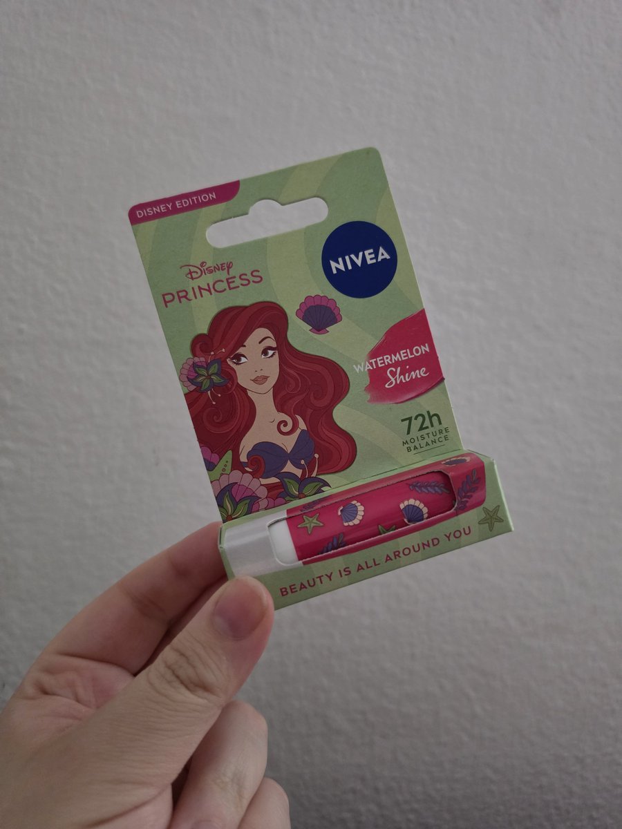 luvmytannie's tweet photo. biedronka namówiła, chociaż trzymałam kciuki za mulan, ale arielka teraz mi też bardzo pasuje 😌 https://t.co/IXSwnKEeL4