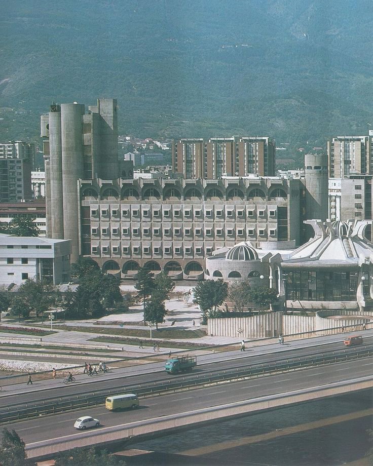 ivanadimitwb's tweet photo. Telecommunication Centre and Central Post Office in Skopje, 1980s. https://t.co/10ncqzTol9