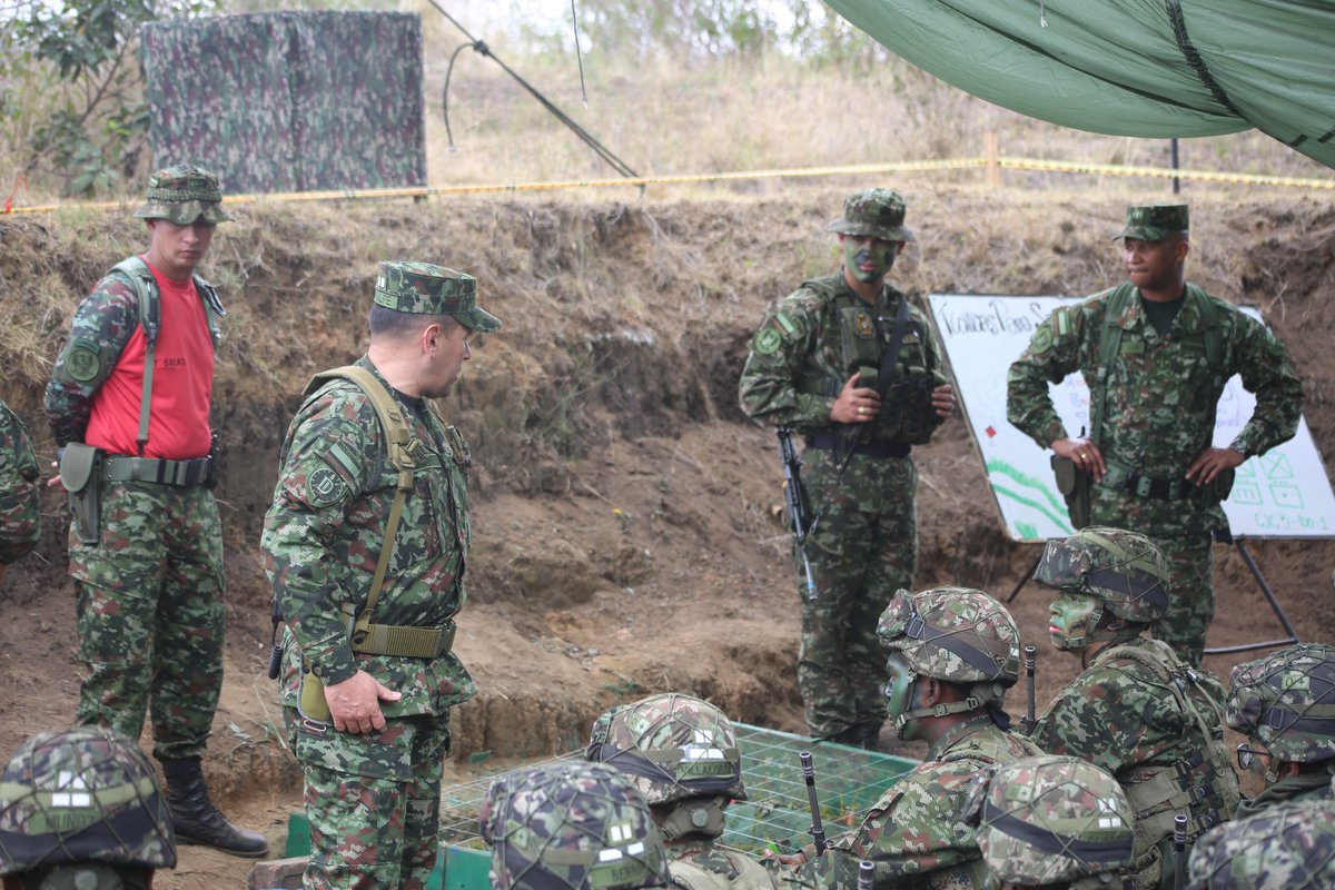 ESMIC_EJC's tweet photo. Cada ejercicio militar representa una oportunidad para transformar conocimiento en capacidad. En la #ESMIC, los cadetes aplican lo aprendido, fortalecen su liderazgo y desarrollan competencias necesarias para asumir los desafíos del mando. #EducaciónMilitar https://t.co/kttcEQ92oh