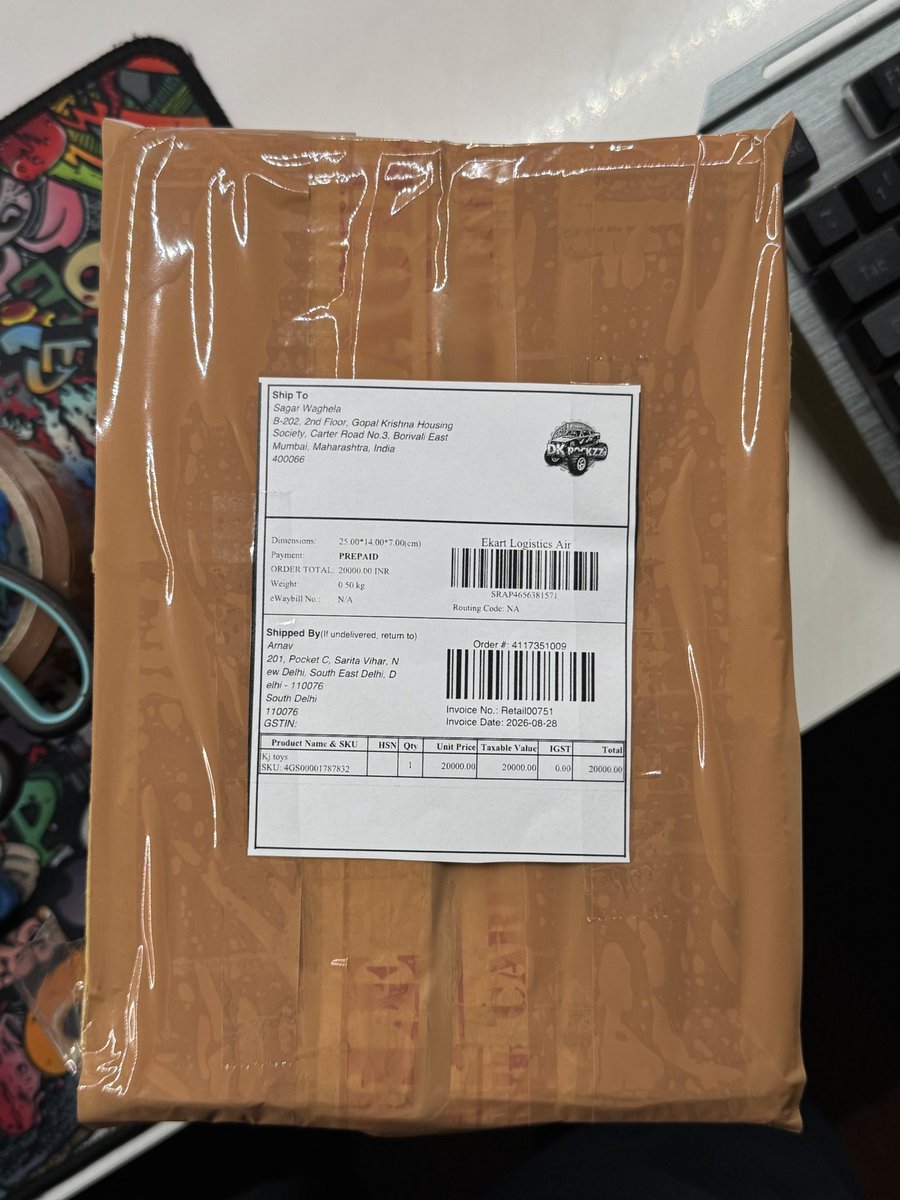 arnav30's tweet photo. @SRSocial_ @ShiprocketIndia @Shiprocket360 as requested by you I’m attaching the images of the parcels i sent! Been one month either return my parcels or give me my money you have tested my patience alot!! I’m filing a police complaint against Shiprocket now! https://t.co/8oEBSMAVs7
