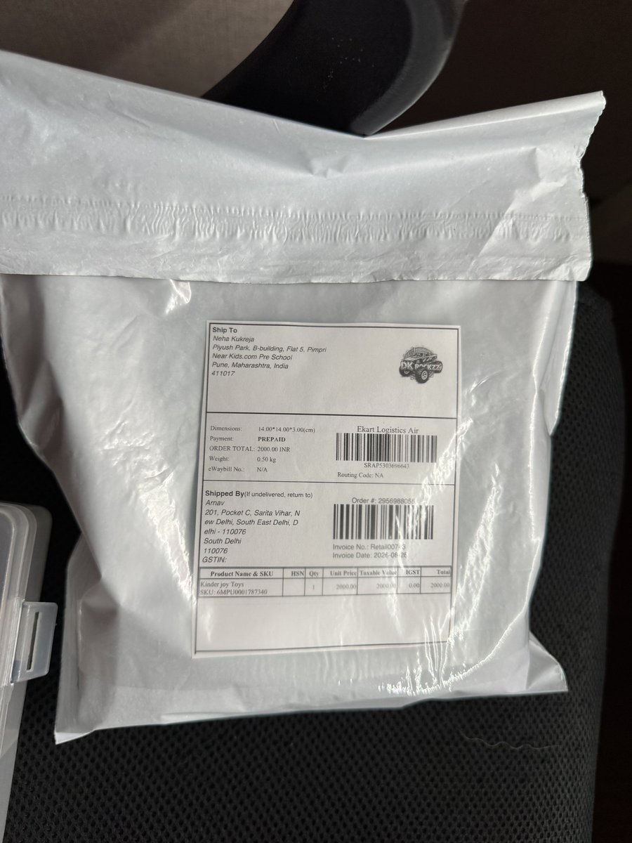 arnav30's tweet photo. @SRSocial_ @ShiprocketIndia @Shiprocket360 as requested by you I’m attaching the images of the parcels i sent! Been one month either return my parcels or give me my money you have tested my patience alot!! I’m filing a police complaint against Shiprocket now! https://t.co/8oEBSMAVs7