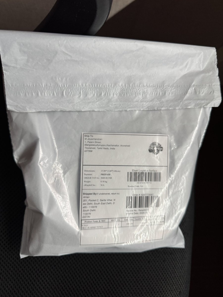 arnav30's tweet photo. @SRSocial_ @ShiprocketIndia @Shiprocket360 as requested by you I’m attaching the images of the parcels i sent! Been one month either return my parcels or give me my money you have tested my patience alot!! I’m filing a police complaint against Shiprocket now! https://t.co/8oEBSMAVs7