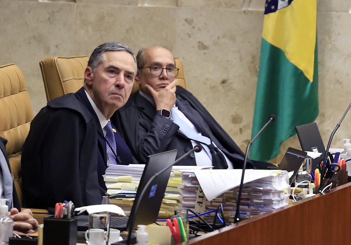 FotosDeFatos's tweet photo. “Você é uma pessoa horrível, uma mistura do mal com atraso e pitadas de psicopatia.

Vossa excelência sozinha desmoraliza o tribunal.

É muito penoso para todos nós termos que conviver com vossa excelência aqui”. 

Luís Roberto Barroso para Gilmar Mendes em 2018. https://t.co/ttpK4f9Nu0