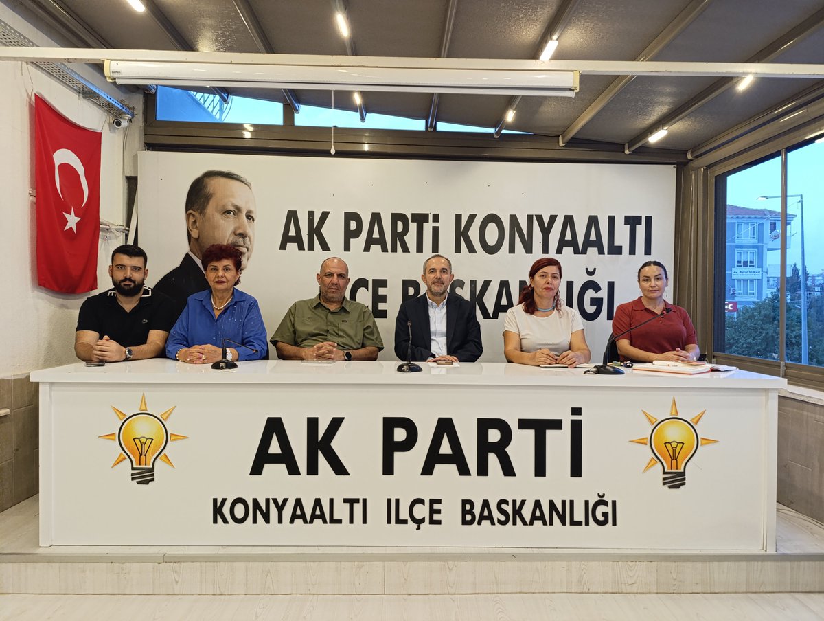 KonyaaltAk's tweet photo. İlçe Başkanımız Av.Yunus Günal, İlçe Koordinatörümüz ve Yönetim Kurulu Üyelerimiz ile birlikte haftalık olağan yönetim kurulu toplantımızı gerçekleştirdik.

Teşkilat çalışmalarımızı değerlendirdik.Toplantımız hayırlara vesile olsun.
@alicetin_07 
@avyunusgunal 
@akpartiantalya7 https://t.co/Y7vXtAXDeg