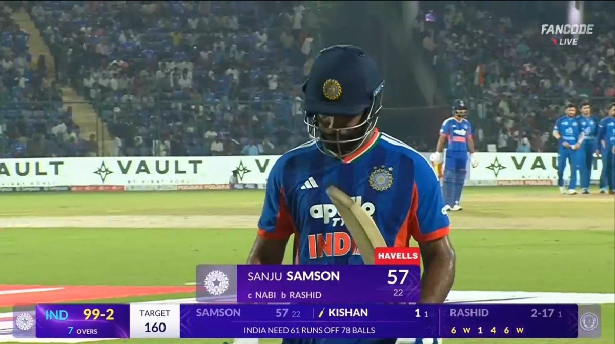 IMManu_14's tweet photo. ARUN JAITLEY STADIUM CROWD GIVING STANDING OVATION FOR SANJU SAMSON.🔥

- Must be needed of Sanju Samson.!! https://t.co/pTe8nTdA1f