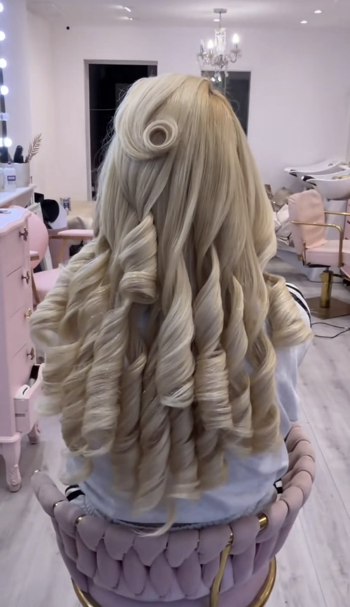 yunfettizsu's tweet photo. Having Princess curls done at least once would solve all my problems ˖ ݁♬⋆. https://t.co/biNSEhLTdh