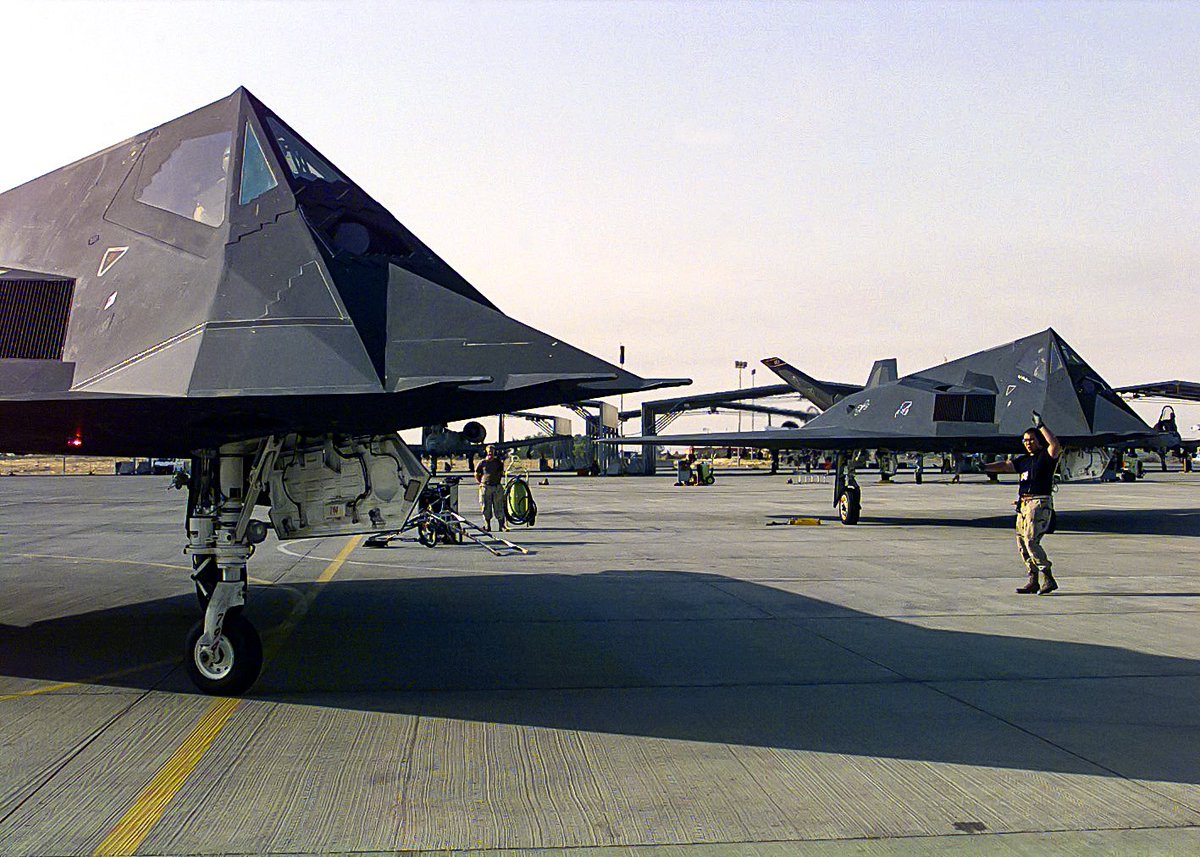 kadonkey's tweet photo. black jets at al jabberwocky (j.d. mossman) https://t.co/nFu9lXS0OJ